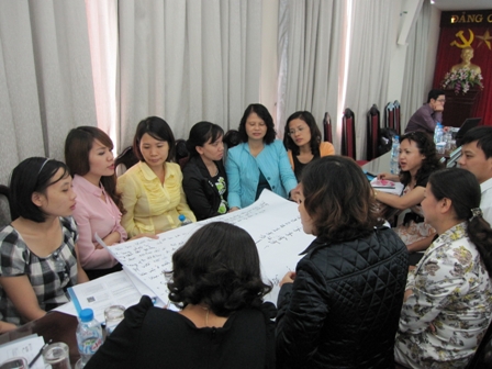 Cán bộ nữ các doanh nghiệp tham dự hội thảo về tăng quyền năng của phụ nữ khi đi làm việc ở nước ngoài